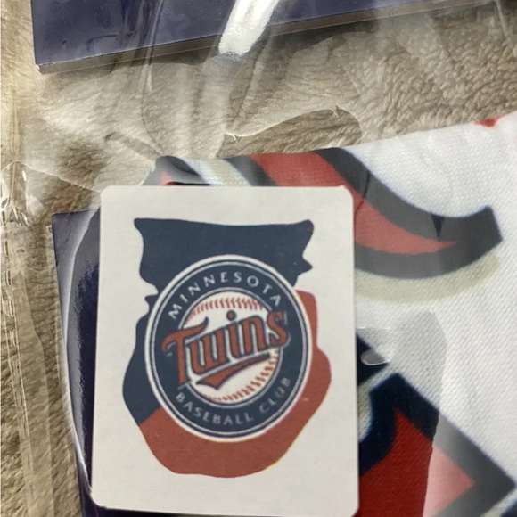 MLB Minnesota Twins Team Gaiter Scarf. - Picture 7 of 7
